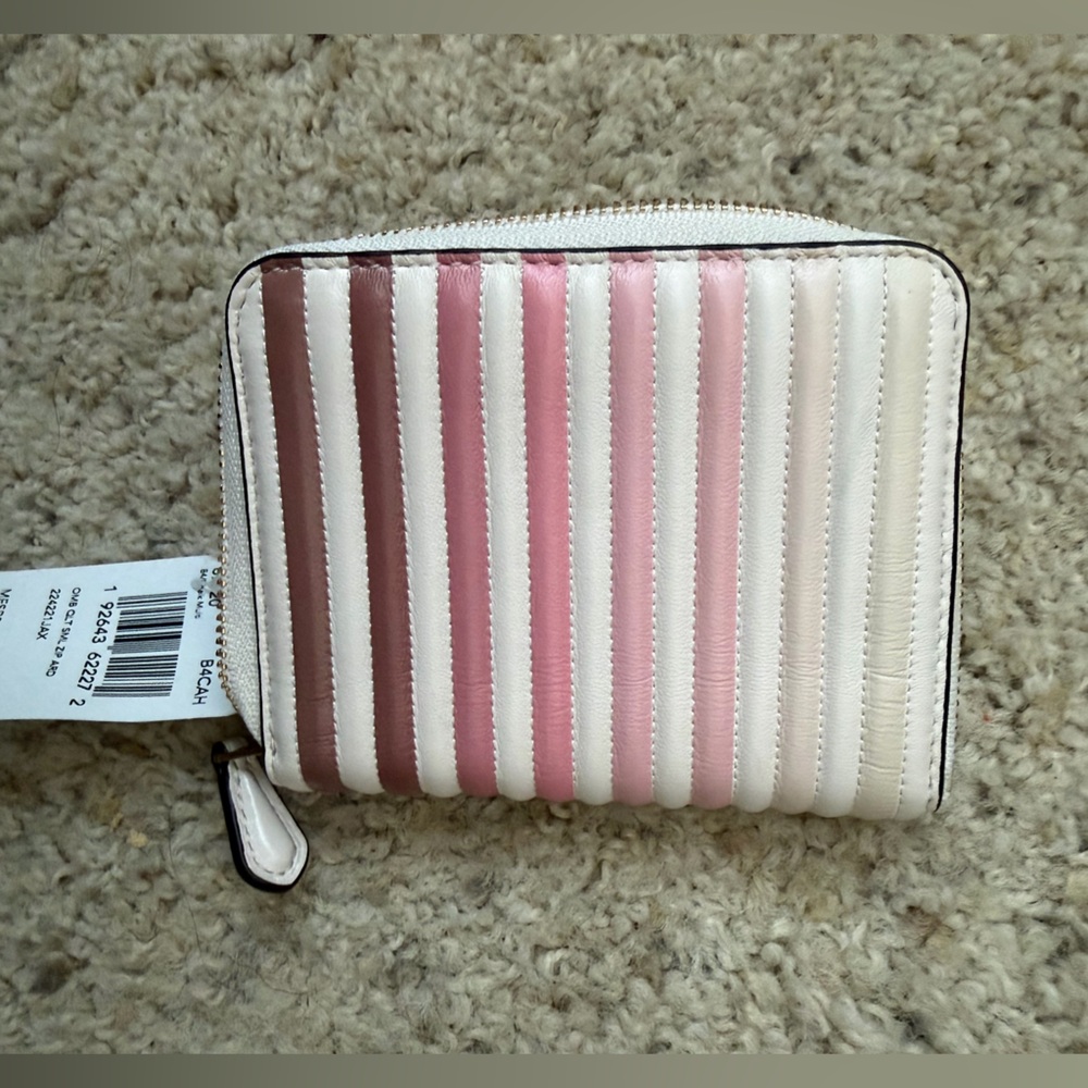 NWT | Coach | Quilted Pink Ombré | Wallet - Picture 2 of 4